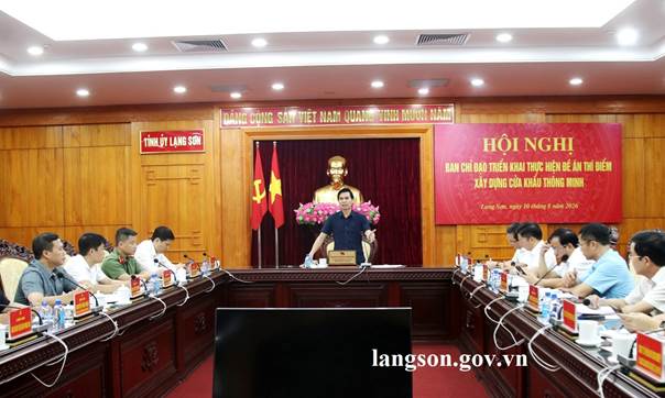 Đồng chí Hoàng Quốc Khánh, Ủy viên Trung ương Đảng, Bí thư Tỉnh ủy chủ trì Hội nghị Ban Chỉ đạo triển khai thực hiện Đề án thí điểm xây dựng cửa khẩu thông minh