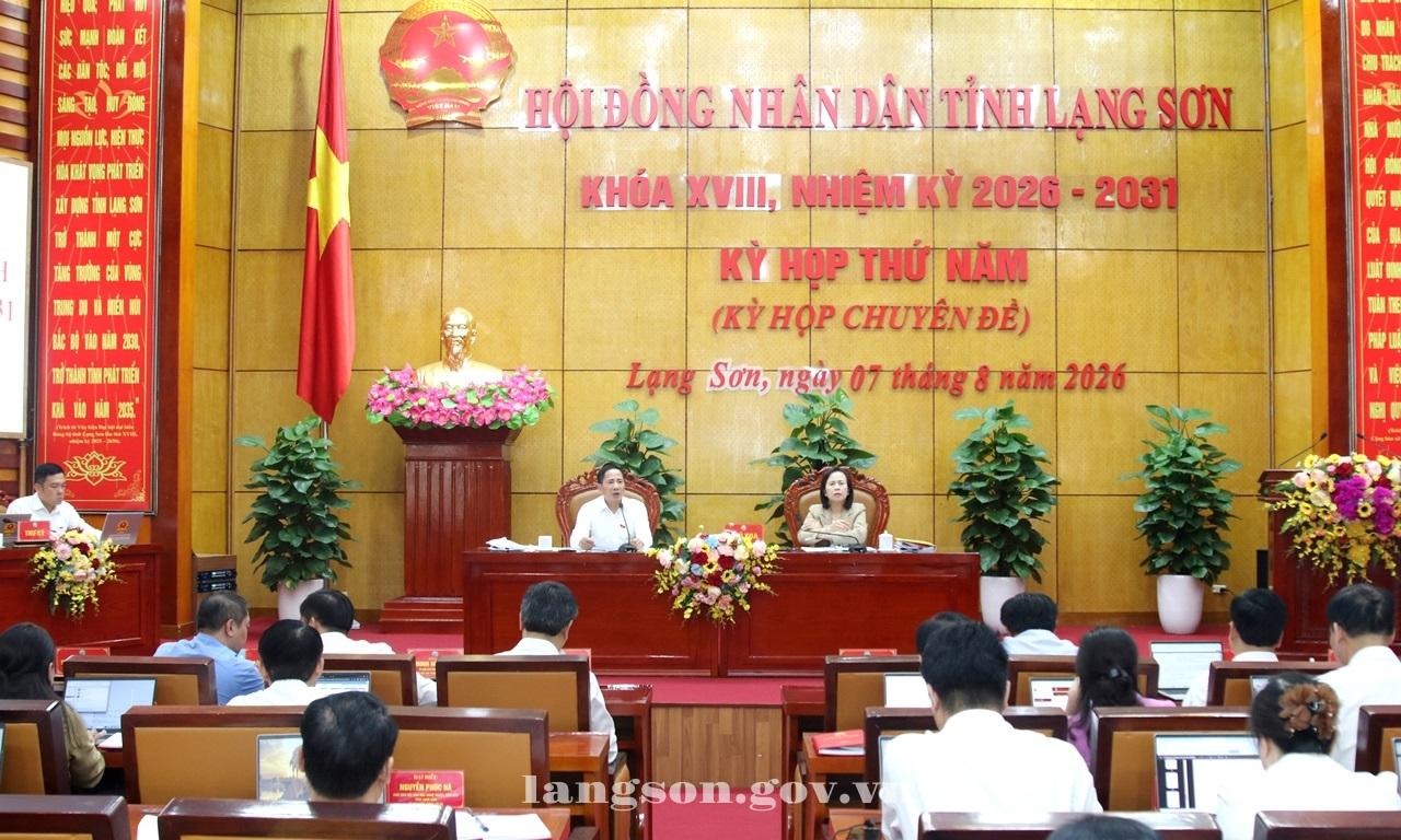Kỳ họp thứ năm HĐND tỉnh thông qua 4 nghị quyết về đầu tư công, mức chi tiếp khách quốc tế, trong nước